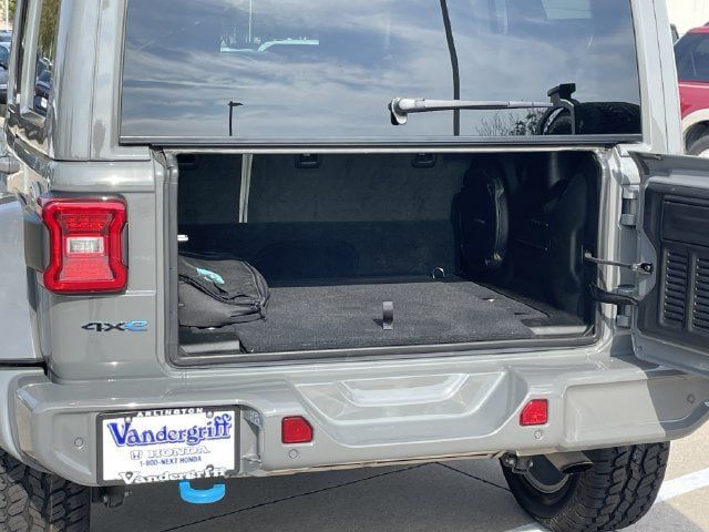Used 2022 Jeep Wrangler Unlimited Sahara AWD/4WD image 30