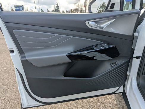 Used 2023 Volkswagen ID.4 Pro S image 10