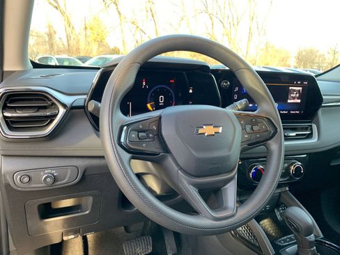 Used 2025 Chevrolet TrailBlazer LT w/ Driver Confidence Package image 32