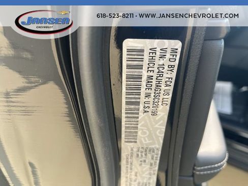 Used 2025 Jeep Grand Cherokee Laredo AWD/4WD image 33