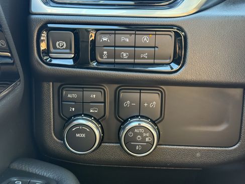 Used 2025 GMC Yukon Denali image 24