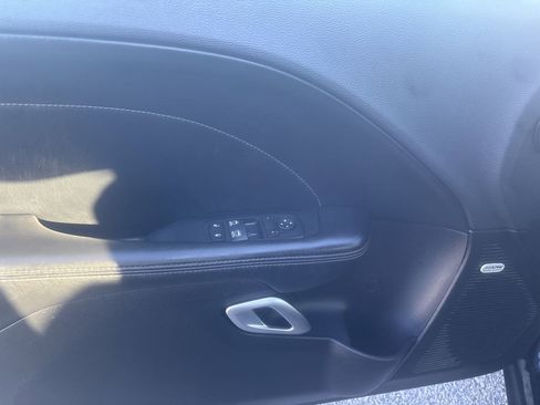 Used 2016 Dodge Challenger SXT Plus image 9
