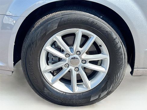 Used 2016 Dodge Grand Caravan SXT image 31