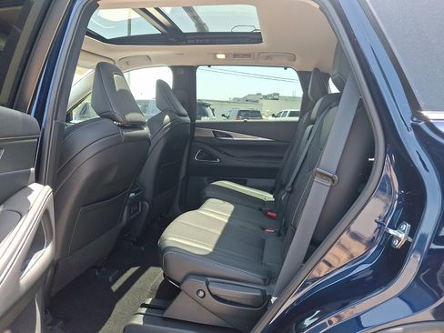 Certified 2026 INFINITI QX60 Luxe w/ Cargo Package AWD/4WD image 9
