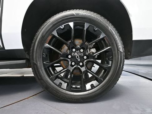 Used 2022 Chevrolet Suburban RST w/ Luxury Package AWD/4WD image 16