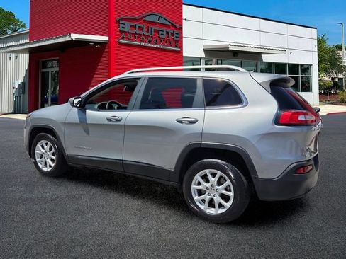Used 2016 Jeep Cherokee Latitude w/ Safety/Convenience Group AWD/4WD image 3