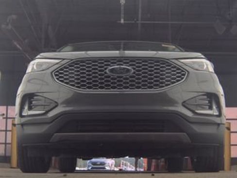 Used 2024 Ford Edge SEL w/ Convenience Package AWD/4WD image 3