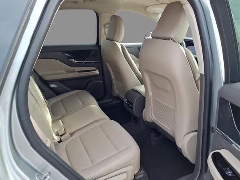 Certified 2024 Lincoln Corsair FWD image 11