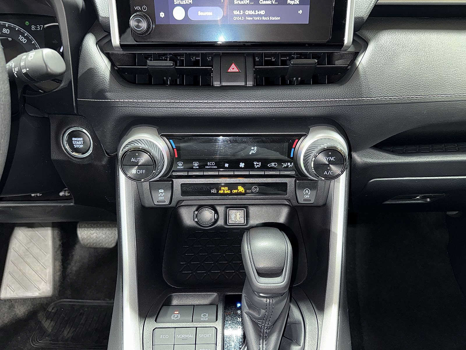 Used 2025 Toyota RAV4 XLE AWD/4WD image 21