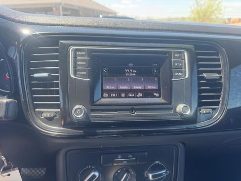 Used 2018 Volkswagen Beetle 2.0T Coast FWD image 15