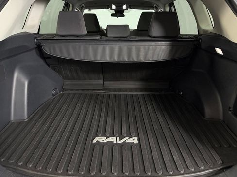Used 2025 Toyota RAV4 XLE AWD/4WD image 32