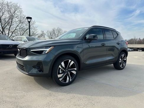 New 2026 Volvo XC40 B5 Plus w/ Climate Package image 3