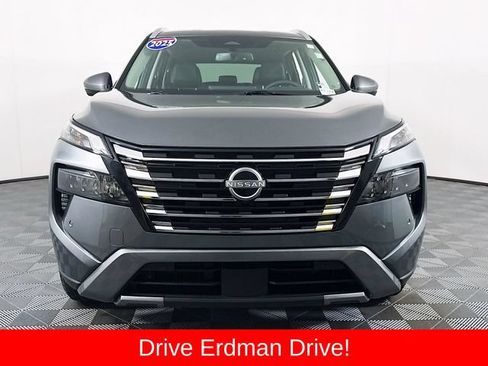 Used 2025 Nissan Rogue SL FWD image 2