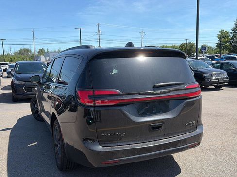 Used 2022 Chrysler Pacifica Limited w/ S Appearance Package AWD/4WD image 3