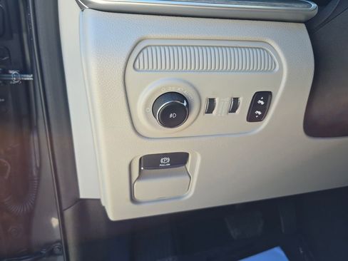 Used 2023 Jeep Wagoneer L Series III w/ Premium Group I AWD/4WD image 31