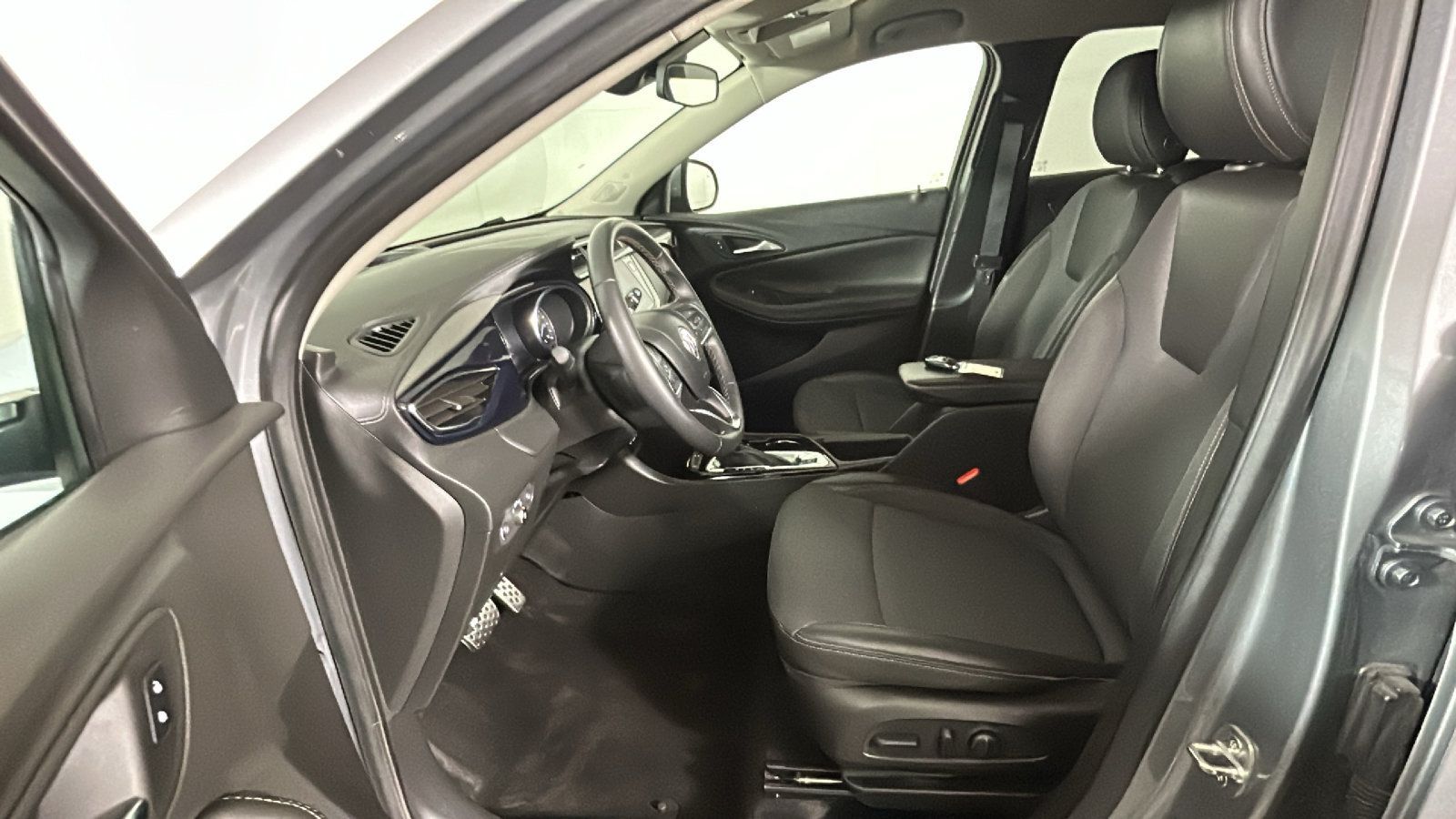 Used 2023 Buick Encore GX Select w/ Sport Touring Package FWD image 14