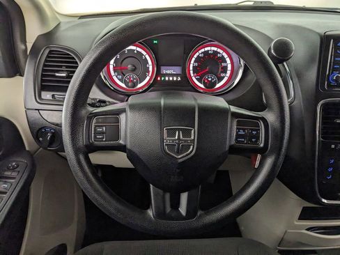 Used 2019 Dodge Grand Caravan SE FWD image 9