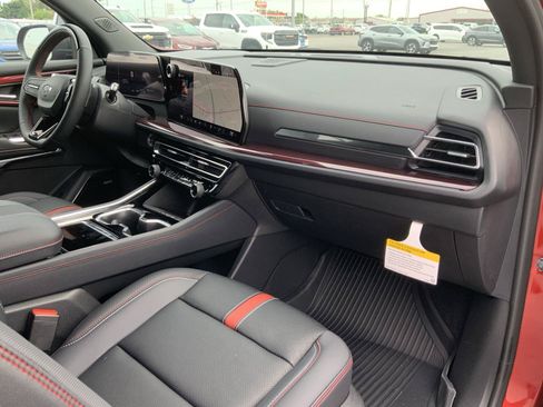 New 2026 Chevrolet Traverse RS w/ LPO, Floor Liner Package FWD image 61