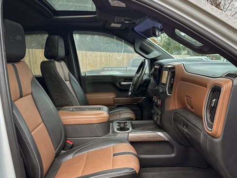 Used 2019 Chevrolet Silverado 1500 High Country w/ Technology Package image 25