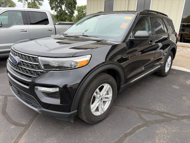 Used 2024 Ford Explorer XLT w/ Equipment Group 202A AWD/4WD image 2