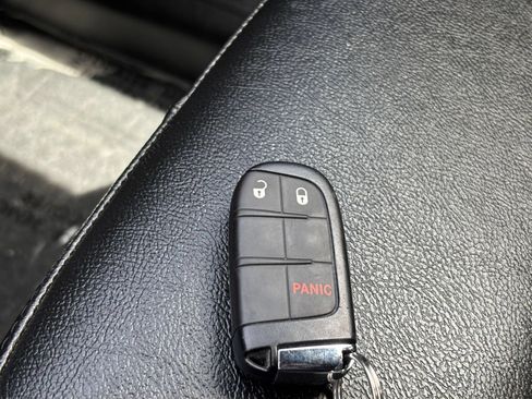Used 2025 Jeep Compass Trailhawk AWD/4WD image 21