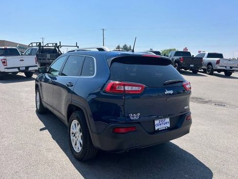 Used 2018 Jeep Cherokee Latitude AWD/4WD image 9