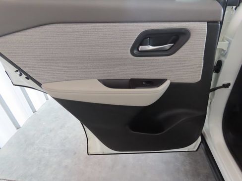 Used 2021 Nissan Rogue SV FWD image 23