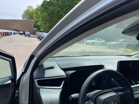 Used 2025 Toyota Corolla LE image 32