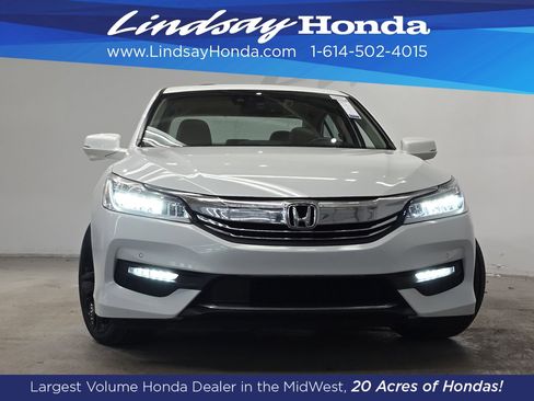 Used 2016 Honda Accord Touring image 2