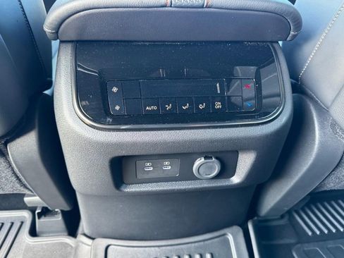 Used 2025 Nissan Armada PRO-4X image 11