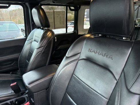 Used 2021 Jeep Wrangler Unlimited Sahara w/ Dual Top Group AWD/4WD image 15