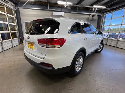 Used 2018 Kia Sorento AWD image 5