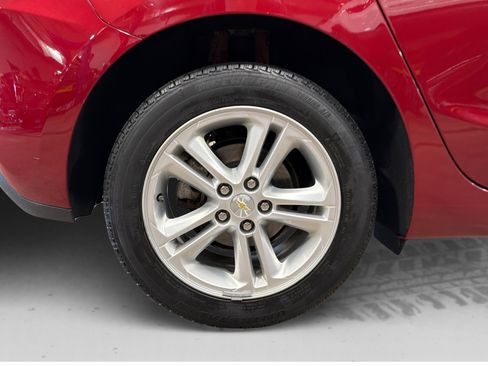 Used 2018 Chevrolet Cruze LT w/ Convenience Package image 47
