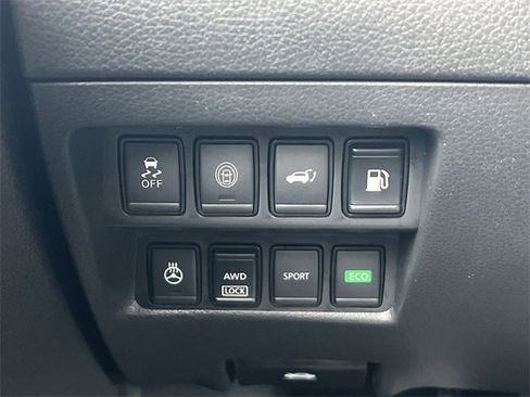 Used 2019 Nissan Rogue SV w/ Premium Package image 22