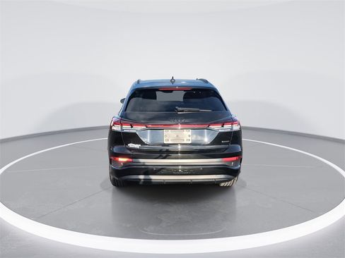 Used 2024 Audi Q4 e-tron Premium Plus image 7