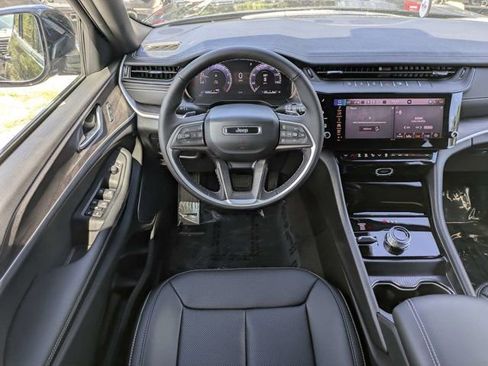 New 2026 Jeep Grand Cherokee L Limited w/ Luxury Tech Group II AWD/4WD image 18