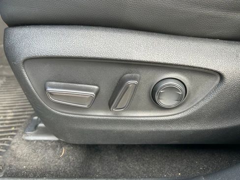 Used 2023 Toyota Highlander XSE FWD image 17