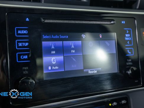 Used 2018 Toyota Corolla LE FWD image 19