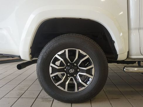 Used 2023 Toyota Tacoma TRD Sport w/ TRD Premium Sport Package AWD/4WD image 31