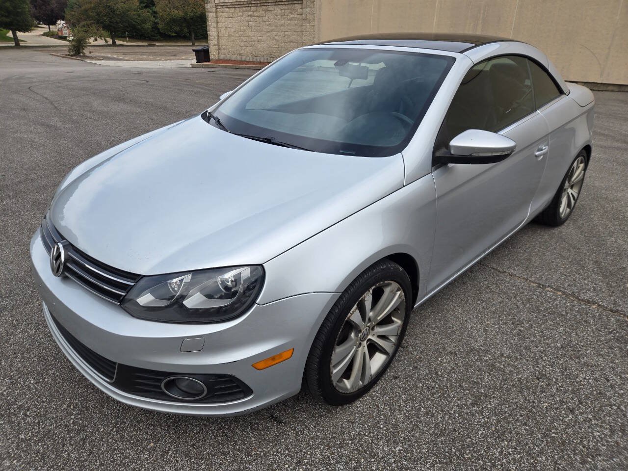 Used 2013 Volkswagen Eos Lux FWD image 3