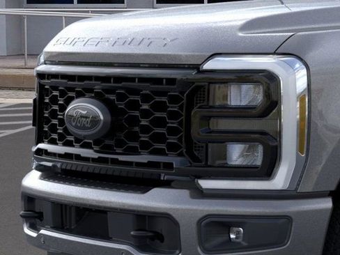 New 2026 Ford F250 Lariat w/ Black Appearance Package image 17