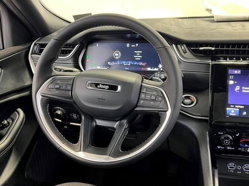 New 2025 Jeep Grand Cherokee Laredo X w/ Luxury Tech Group I image 15