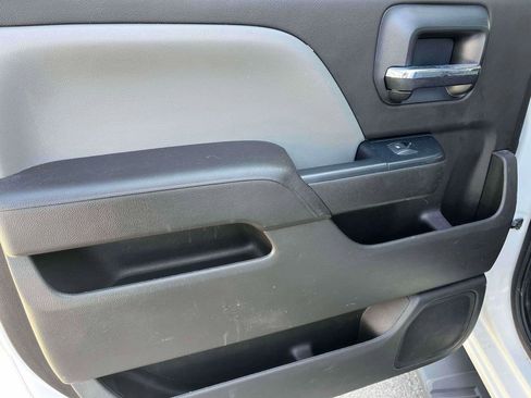 Used 2018 Chevrolet Silverado 1500 Custom w/ Custom Convenience Package image 5