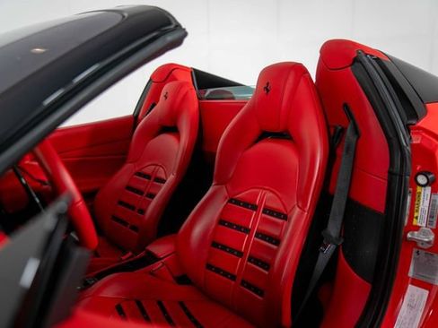 Used 2018 Ferrari 488 Spider RWD image 16
