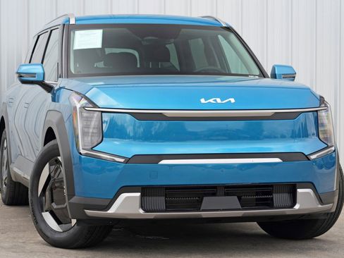 Used 2024 Kia EV9 Wind image 2