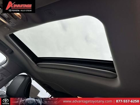 Used 2023 Toyota Highlander XLE image 24