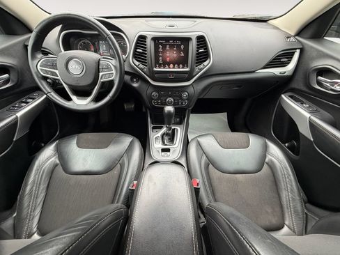 Used 2018 Jeep Cherokee Latitude Plus FWD image 12