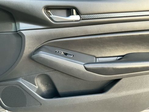 Used 2024 Nissan Altima 2.5 SV image 16