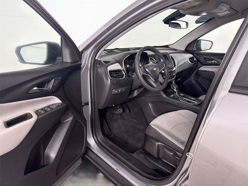 Used 2023 Chevrolet Equinox LS w/ Driver Confidence II Package AWD/4WD image 3