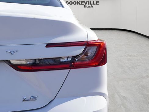 Used 2025 Toyota Camry LE image 7